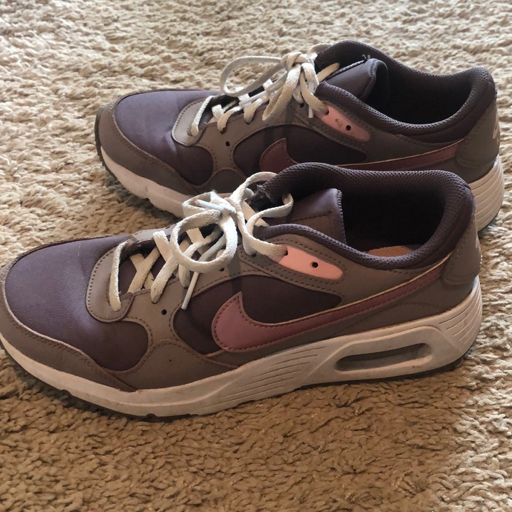 Nike girls size 6.5 womens size 8
